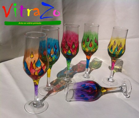 Set de 6 copas de champagne modelo gotas. Valor $15.000
