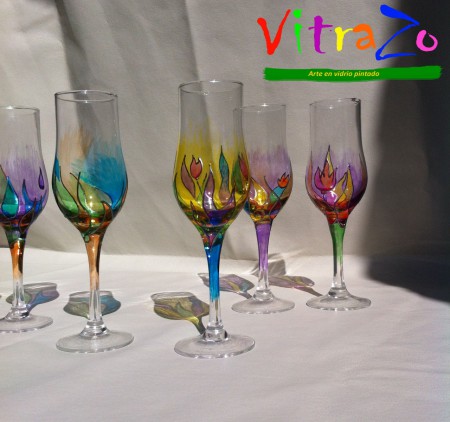 Set de 6 copas modelo Tulipán. Valor $15.000