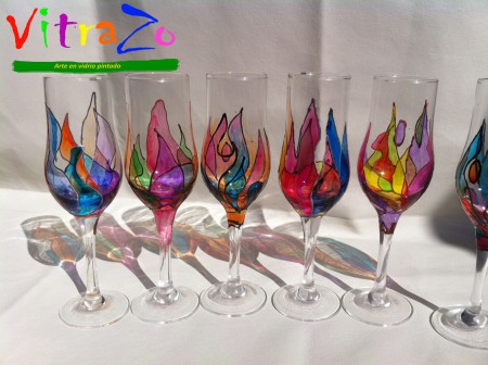 Set de 6 copas modelo fuego. Valor $15.000